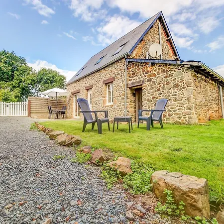 Holiday home With Garden In Brainville
