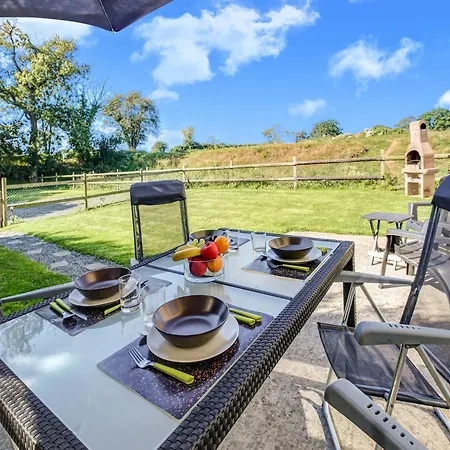 Holiday home With Garden In